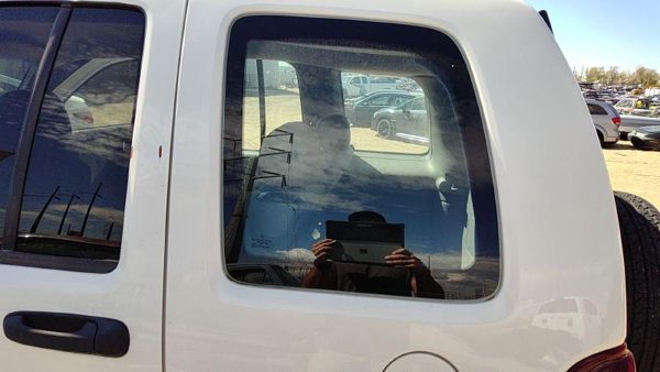 2002-2007 Jeep Liberty Driver Left Rear Quarter Glass Back Side Window Oem — photo 1