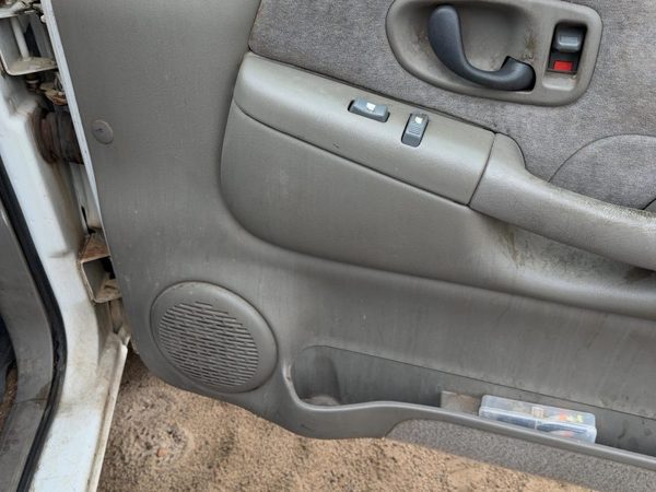 98-01 S10 Blazer Passenger Right Front Door Trim Panel With Switches Gray 92H — photo 4
