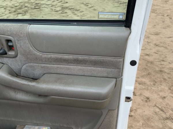 98-01 S10 Blazer Passenger Right Front Door Trim Panel With Switches Gray 92H — photo 9