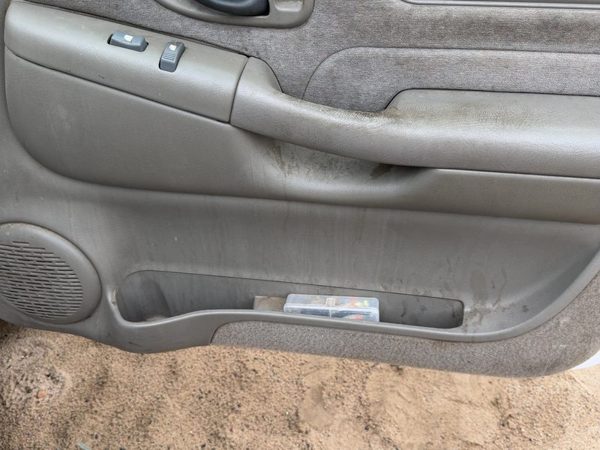 98-01 S10 Blazer Passenger Right Front Door Trim Panel With Switches Gray 92H — photo 7