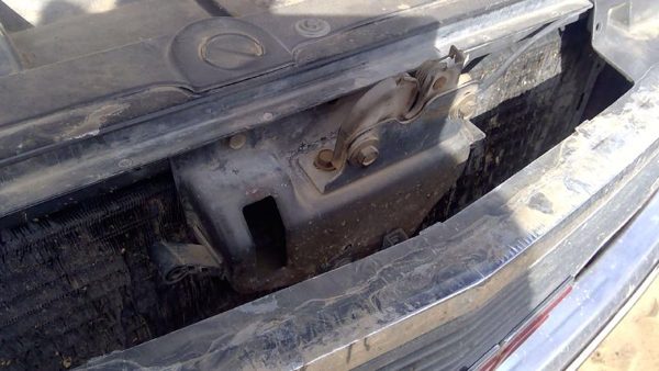 1988-1998 Gmc Sierra 2500 Hood Latch Assembly With Bracket Oem 15029224 — photo 1