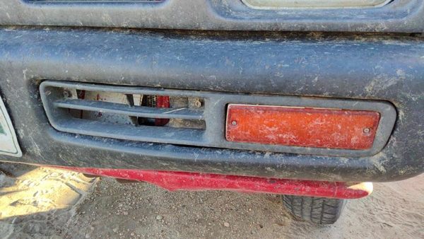 88-97 Nissan Hardbody Driver Left Front Turn Signal Light Lamp Bumper Mounted — photo 1