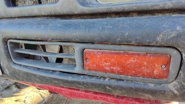 88-97 Nissan Hardbody Driver Left Front Turn Signal Light Lamp Bumper Mounted — photo 2