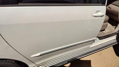 2004 Toyota Sienna Rear Door RH White 071