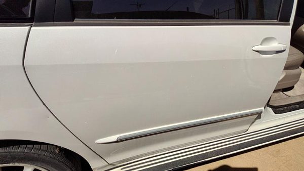 2004 Toyota Sienna Rear Door RH White 071 — photo 3