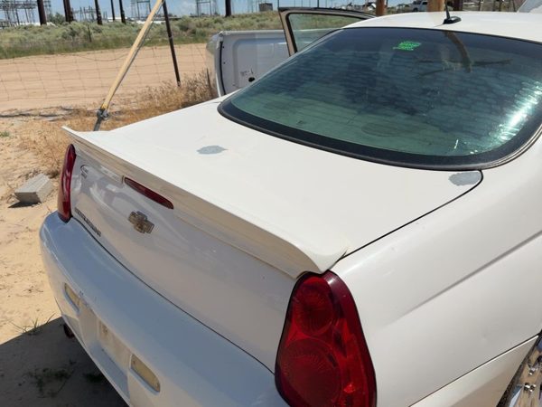 2006 Chevy Monte Carlo Trunk/decklid/hatch/tailgate White 40U — photo 2