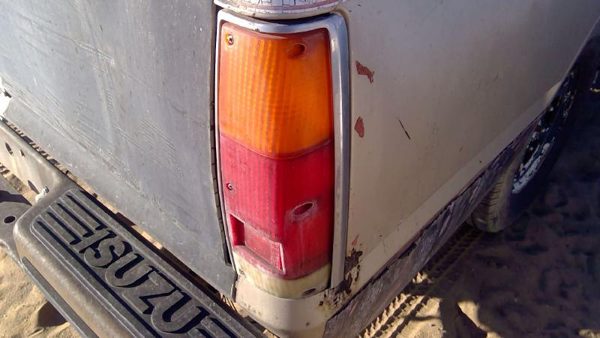 1981-1987 Isuzu Pup Pickup Passenger Right Tail Light Brake Lamp Oem Rear — photo 2