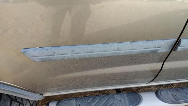 2000-2004 Nissan Xterra Passenger Right Rear Moulding From Door Back Trim Strip — photo 2