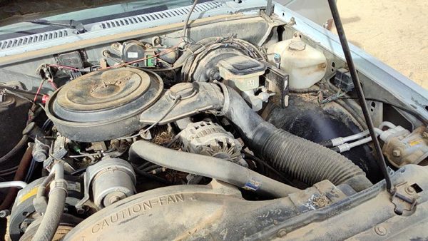 89 Chevy S10 Pickup Complete Air Intake Cleaner Filter Box Housing wth Tube 4.3L — photo 1