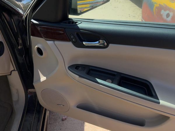 09-11 Impala Passenger Right Front Door Trim Panel With Switches Neutral 522 — photo 4