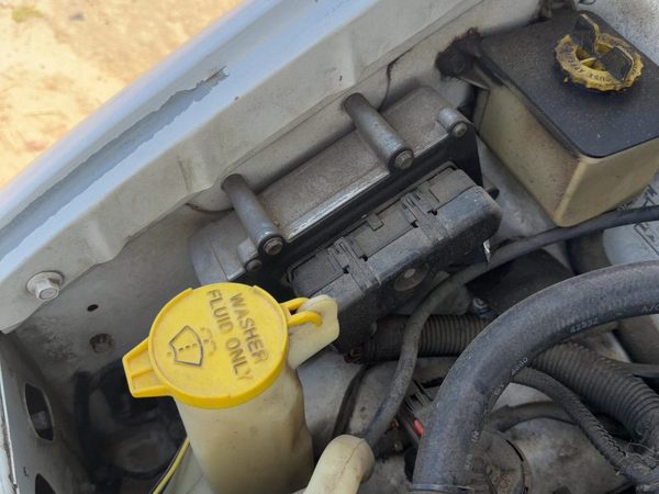 99 Town & Country Tcm Transmission Control Module Computer Engine Compartment — photo 4