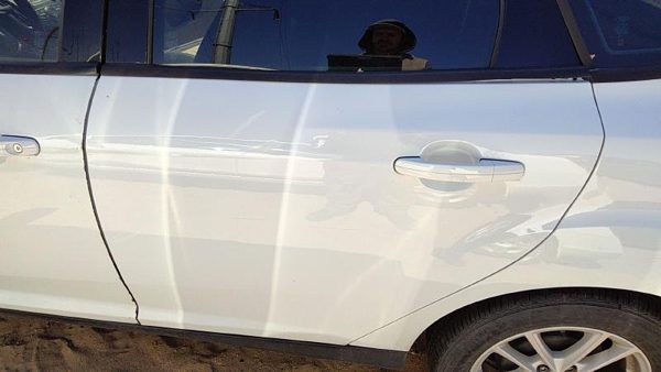 2018 Ford Focus Rear Door LH White Yz — photo 1
