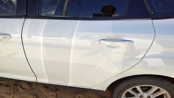 2018 Ford Focus Rear Door LH White Yz — photo 2