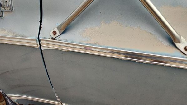 1973 GMC Jimmy Front Door Moulding LH Chevy C10 Blue — photo 2