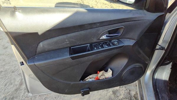 13-14 Chevy Cruze Driver Left Front Door Trim Panel With Master Switch Black Afo — photo 1