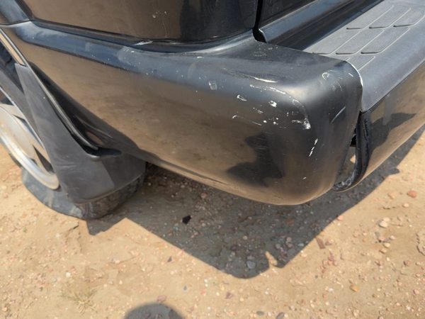 1998-2005 Chevy S10 Blazer Driver Left Rear Bumper End Cap Molding Black — photo 2