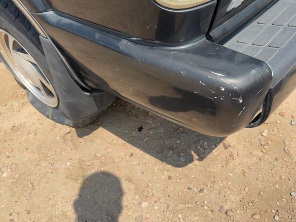1998-2005 Chevy S10 Blazer Driver Left Rear Bumper End Cap Molding Black — photo 3