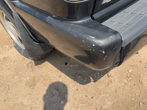 1998-2005 Chevy S10 Blazer Driver Left Rear Bumper End Cap Molding Black — photo 4