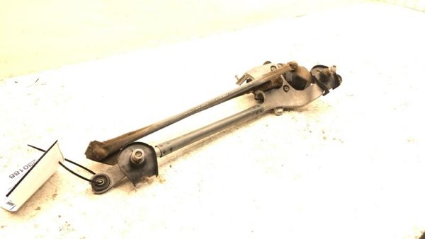 06-14 Rav-4 Windshield Wiper Motor Assembly With Wiper Linkage Transmission — photo 2