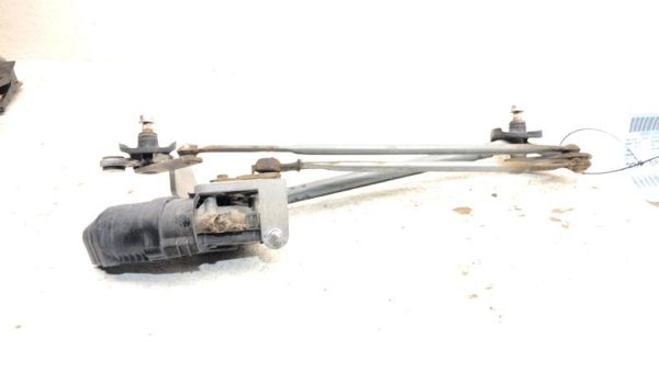 06-14 Rav-4 Windshield Wiper Motor Assembly With Wiper Linkage Transmission — photo 1