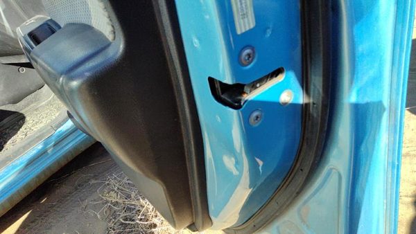 2014-2019 Nissan Versa Note Passenger Right Front Door Latch With Rods/Cables — photo 1