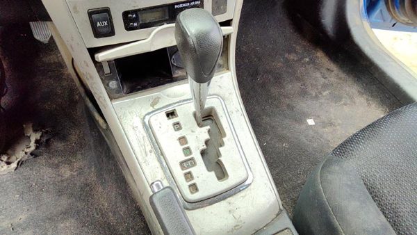 10 Toyota Corolla Floor Shifter Lever Assembly Shift Unit Automatic Transmission — photo 2