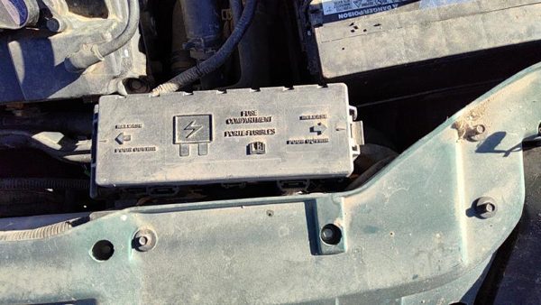 2000-2001 Ford Taurus Engine Fuse Box Power Distribution Panel Oem 3.0L — photo 1