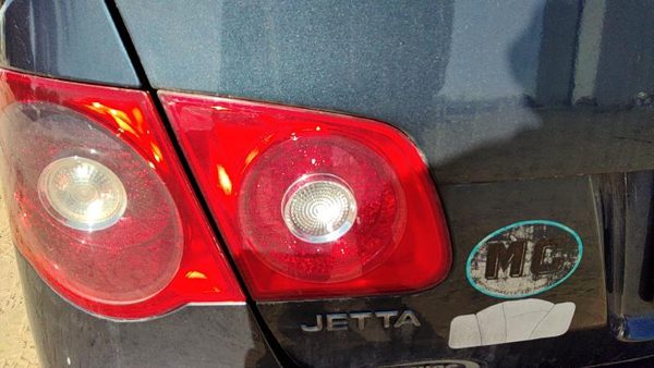2005-2007 Vw Jetta Driver Left Inner Tail Light Brake Lamp Oem Rear 1K5945093c — photo 3