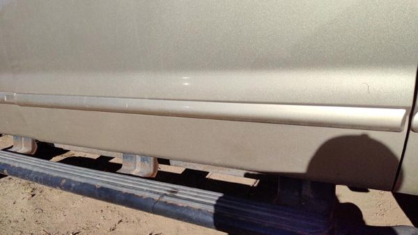 01-03 Explorer Passenger Right Front Moulding From Door Trim B2 Harvest Gold — photo 1