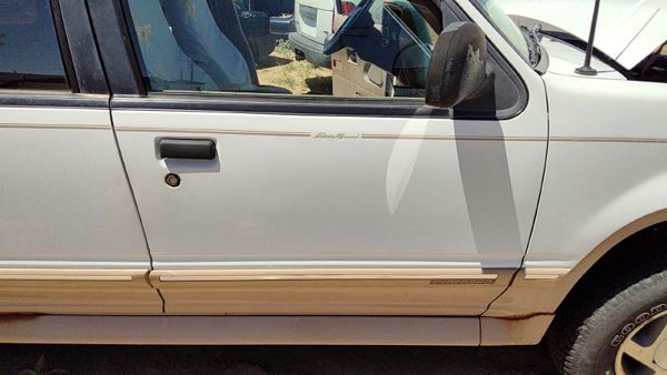 1993 Ford Explorer Front Door RH White — photo 3