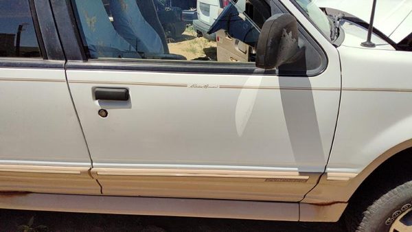 1993 Ford Explorer Front Door RH White — photo 4