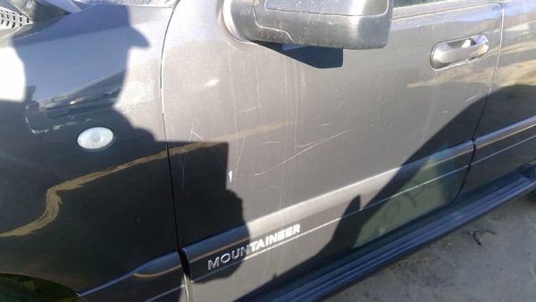 2007 Mercury Mountaineer Front Door LH Charcoal G5 — photo 2