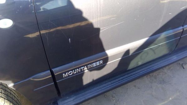2007 Mercury Mountaineer Front Door LH Charcoal G5 — photo 3