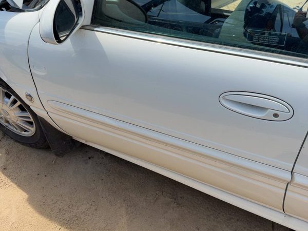 2005 Buick LeSabre Front Door LH White 40U — photo 2