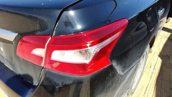 2016-2019 Nissan Sentra Passenger Right Outer Tail Light Brake Lamp Oem Rear — photo 1