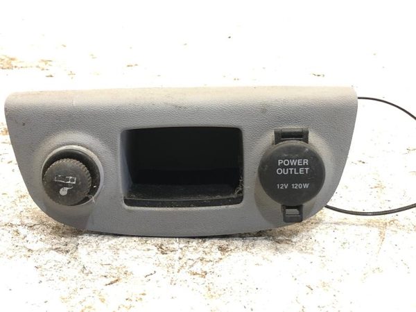 2006-2011 Hyundai Accent Cubby Power Outlet Lower Dash Lighter 847101E100AR — photo 1