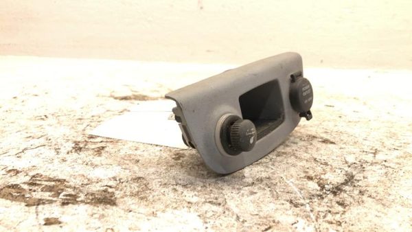 2006-2011 Hyundai Accent Cubby Power Outlet Lower Dash Lighter 847101E100AR — photo 8
