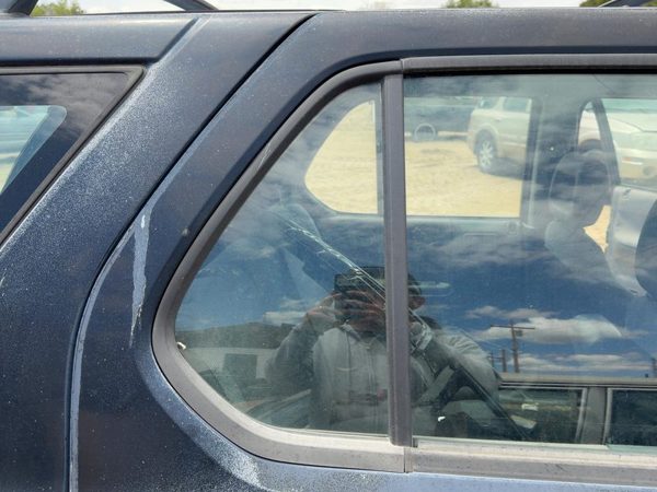 98-04 Rodeo Passenger Right Rear Vent Window Back Door Glass With Frame Oem — photo 3