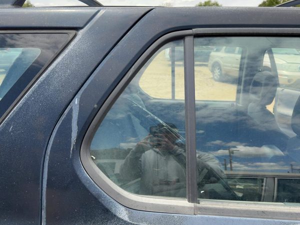 98-04 Rodeo Passenger Right Rear Vent Window Back Door Glass With Frame Oem — photo 2