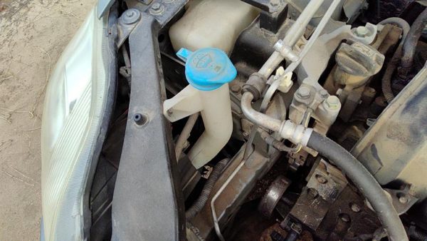 2007-2012 Nissan Sentra Windshield Washer Fluid Reservoir With Pump Wiper Tank — photo 3