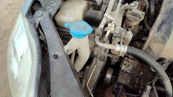 2007-2012 Nissan Sentra Windshield Washer Fluid Reservoir With Pump Wiper Tank — photo 2
