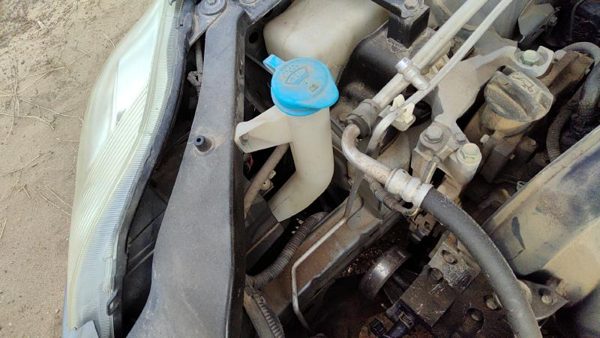 2007-2012 Nissan Sentra Windshield Washer Fluid Reservoir With Pump Wiper Tank — photo 4