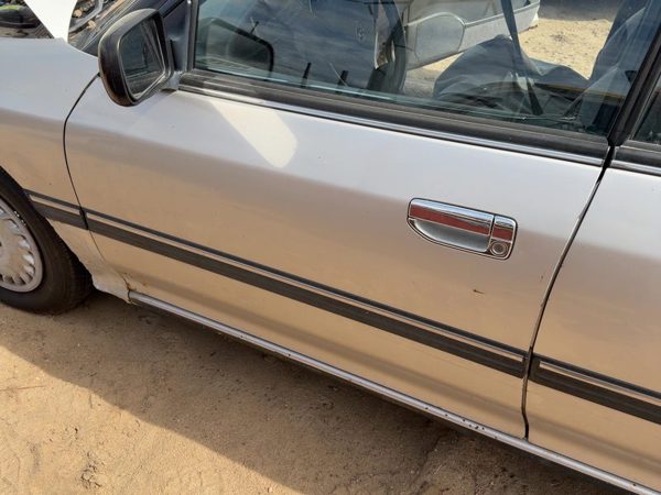 1990 Subaru Legacy Front Door LH Silver — photo 2