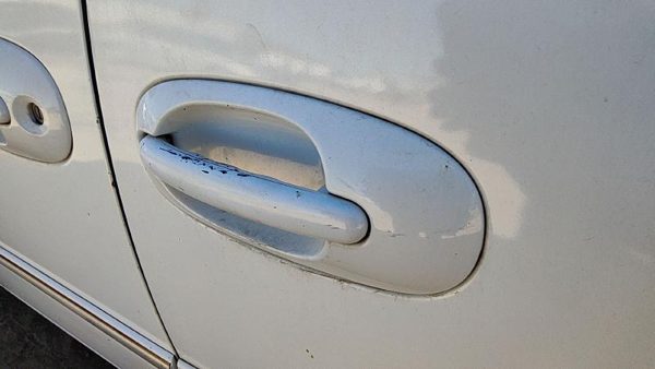 98 Town & Country Driver Left Rear Outside Door Handle Oem Back Pwp Golden White — photo 2