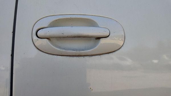 98 Town & Country Driver Left Rear Outside Door Handle Oem Back Pwp Golden White — photo 3
