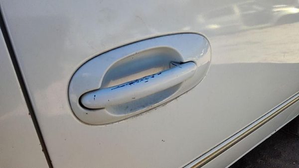 98 Town & Country Driver Left Rear Outside Door Handle Oem Back Pwp Golden White — photo 1