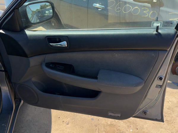 06-07 Honda Accord Passenger Right Front Door Trim Panel With Switches 2.4L Gray — photo 1