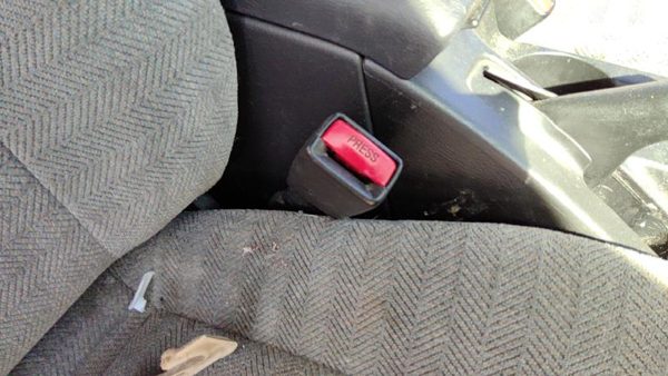 2002-2005 Subaru Legacy Passenger Right Front Seat Belt Buckle Receiver Oem Gray — photo 2