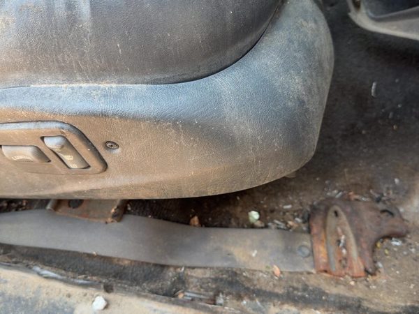 01 S10 Blazer Passenger Right Side Power Seat Switch With Trim Panel Graphite 12 — photo 6