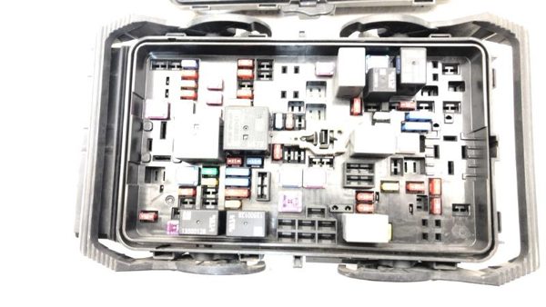 2018-2020 Buick Regal Engine Fuse Box Panel Power Distribution Block Oem 2.0l — photo 9